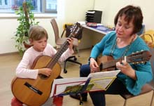 Gitarrenunterricht mit Josefine